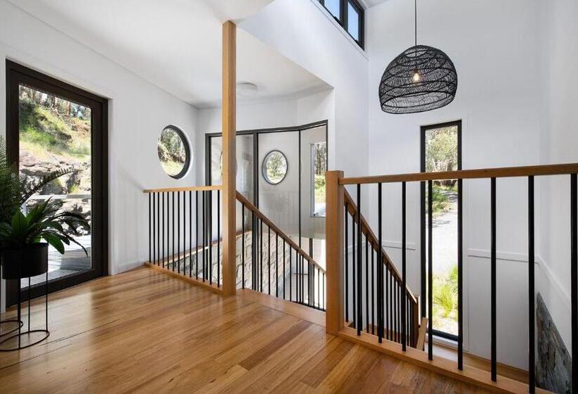 Dindelong Trentham Falls Unique Architect Designed Nature Hideaway