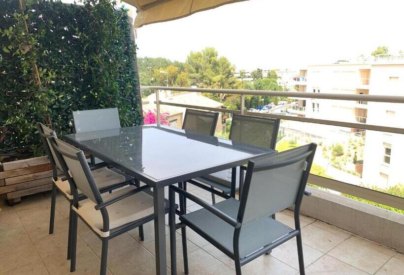 Joli 2p Climatise Dans Résidence Calme Et Securisée Avec Piscine