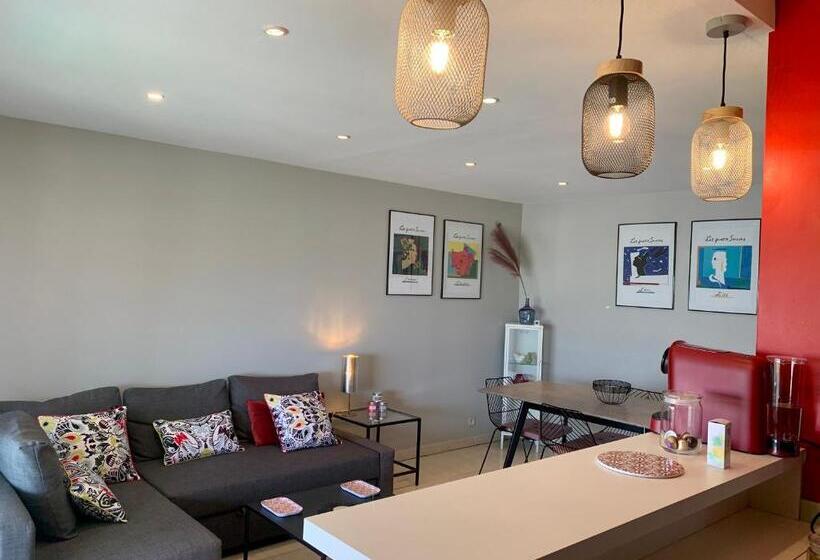 Joli 2p Climatise Dans Résidence Calme Et Securisée Avec Piscine