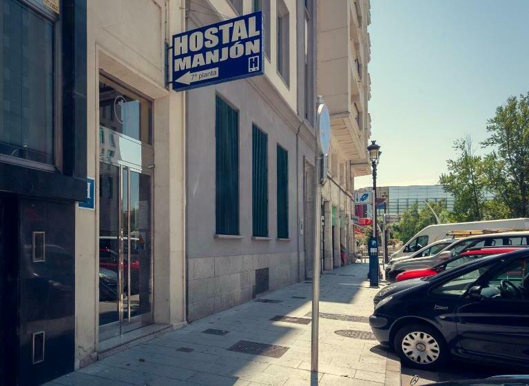 بنسيون Hostal Manjon