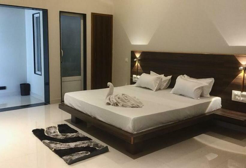 リゾートホテル Dandeli Whistle