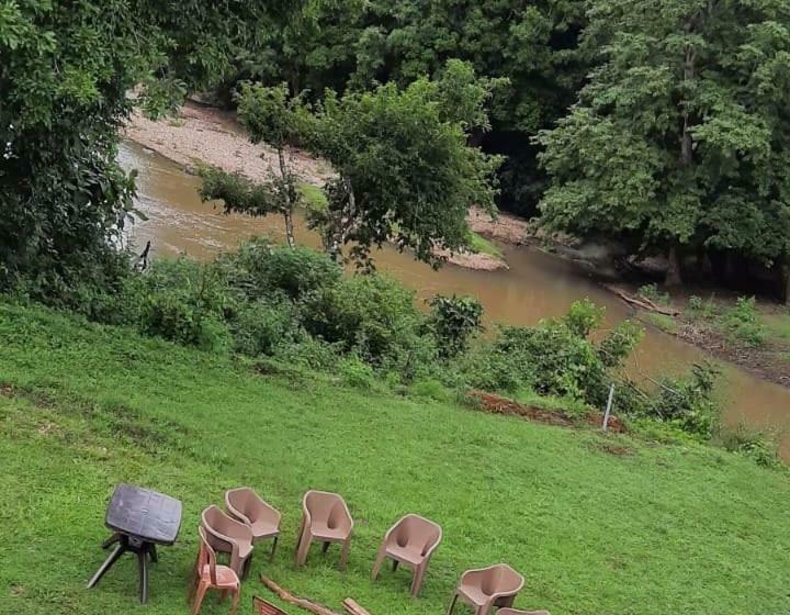 リゾートホテル Dandeli Whistle