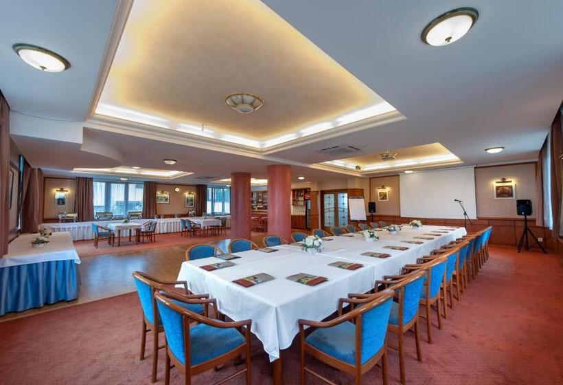 April Hotel Panorama