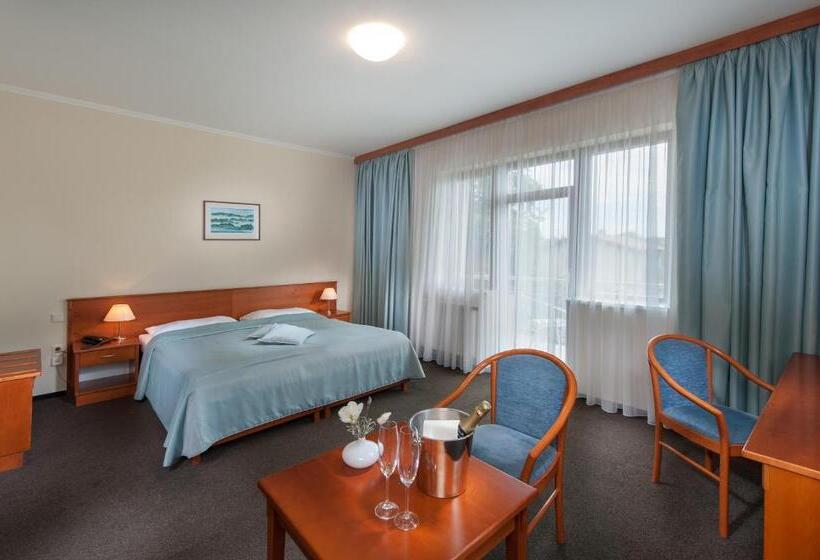 April Hotel Panorama