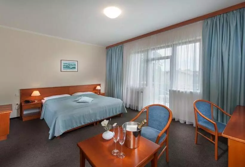 April Hotel Panorama