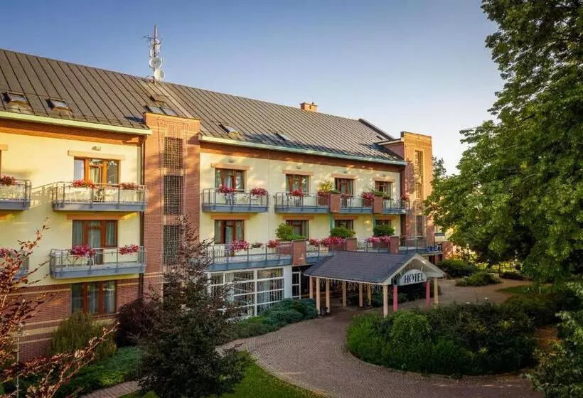 April Hotel Panorama