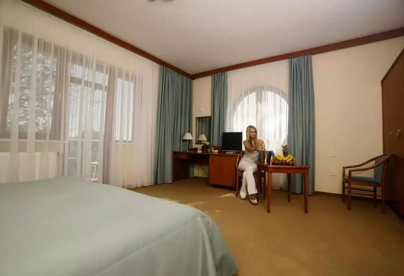 April Hotel Panorama