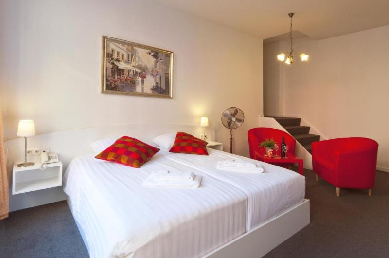 בית מלון כפרי Ambassador City Centre