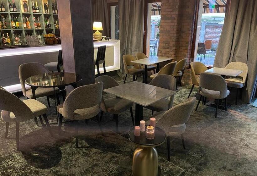 בית מלון כפרי Brilliant Plaza