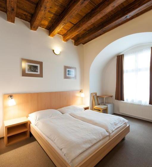 פנסיון V Centru