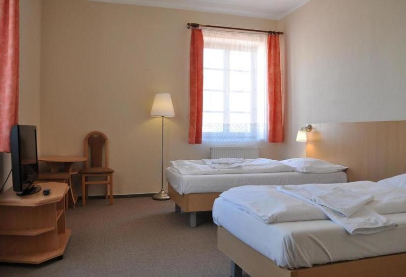 פנסיון V Centru