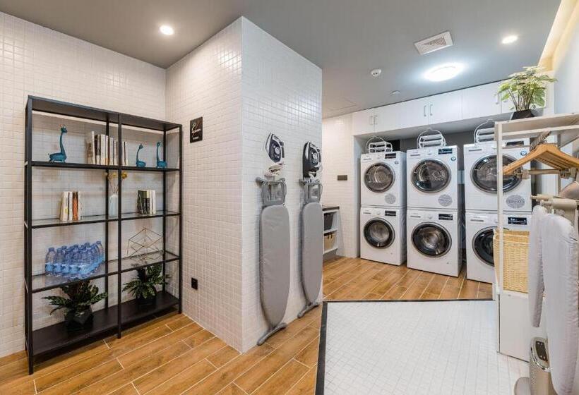 Atour Hotel Nanjing Olympic Sports Center Tianhe Plaza