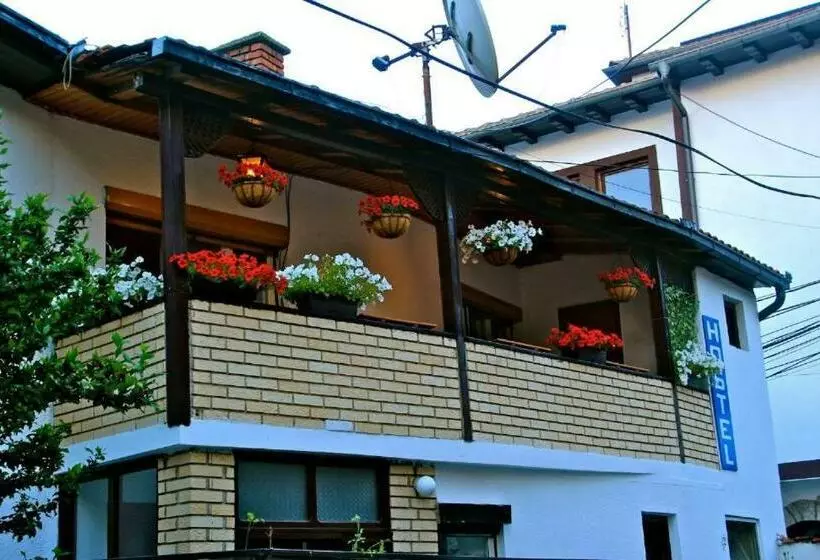 Hostel Bushati