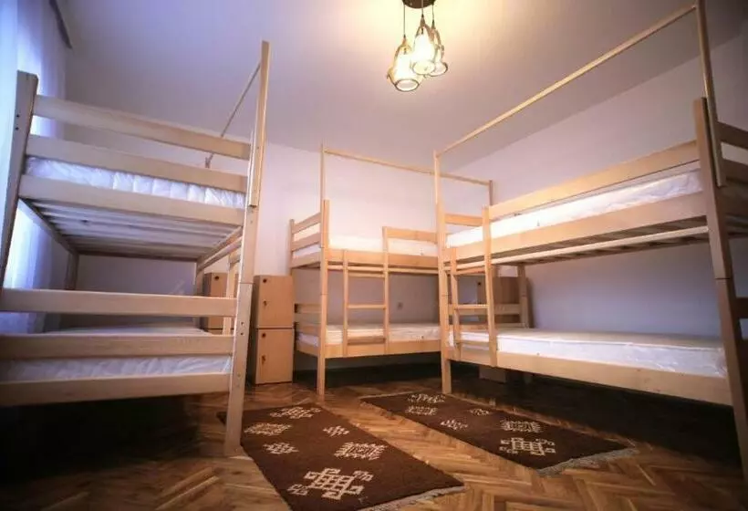 Hostel Bushati