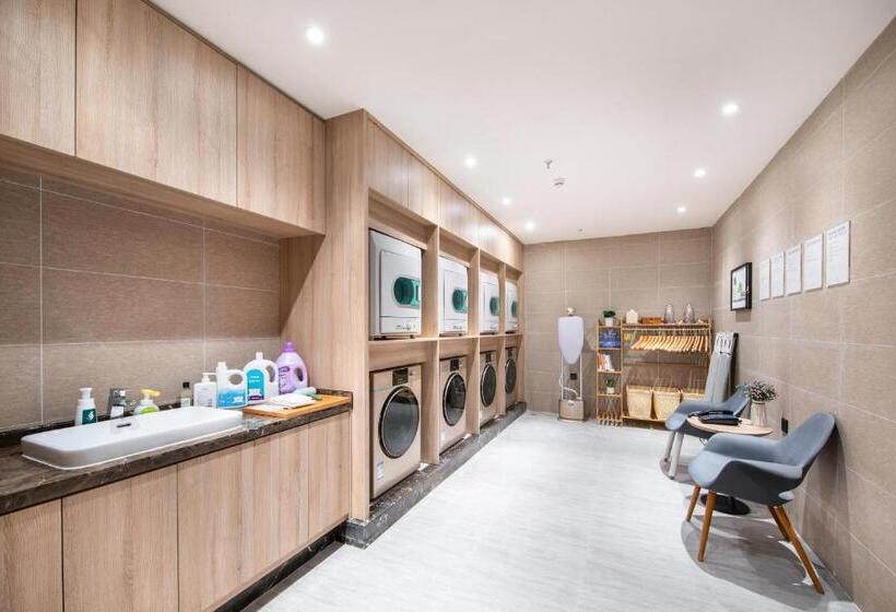 Atour Hotel Nanning North Lake Railway Station