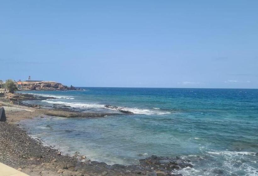 Arinaga Arena Y Mar Beach