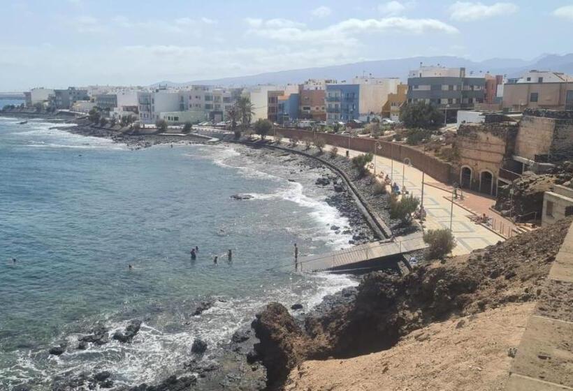 Arinaga Arena Y Mar Beach