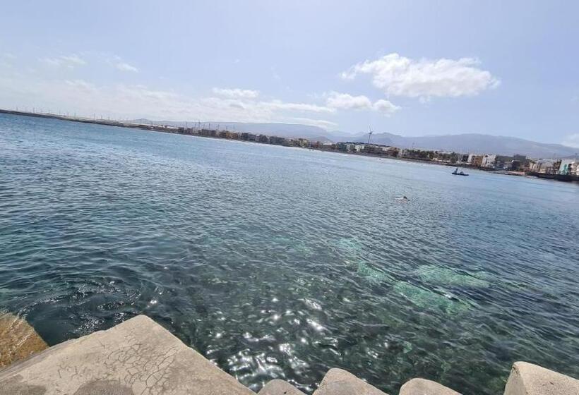 Arinaga Arena Y Mar Beach