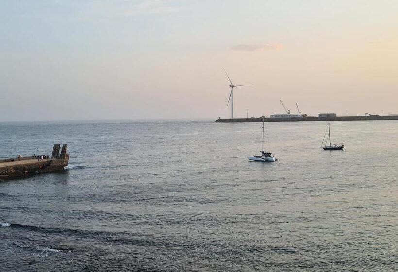 Arinaga Arena Y Mar Beach