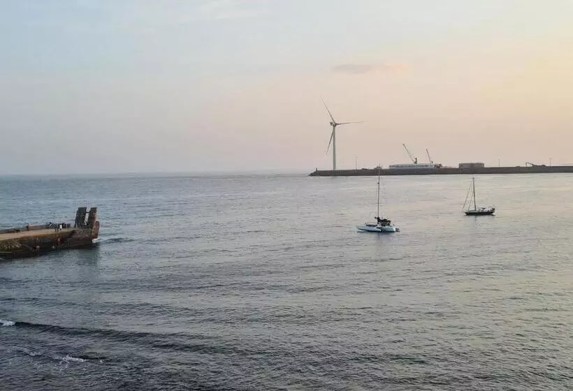 Arinaga Arena Y Mar Beach