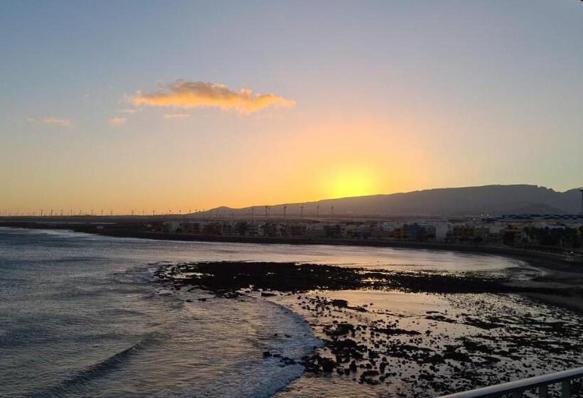 Arinaga Arena Y Mar Beach