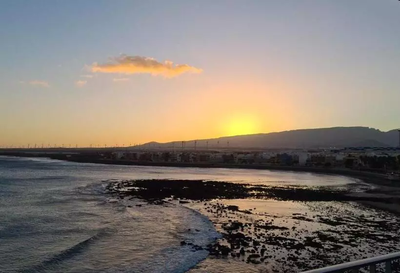 Arinaga Arena Y Mar Beach