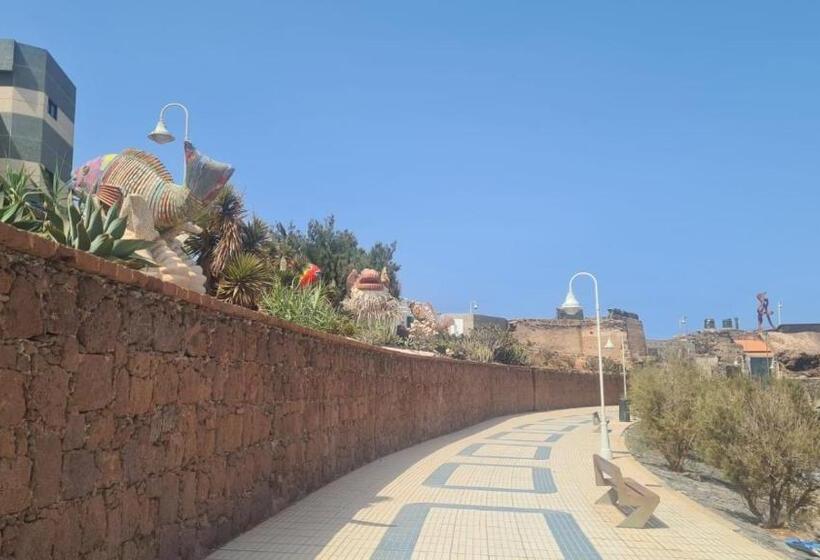 Arinaga Arena Y Mar Beach