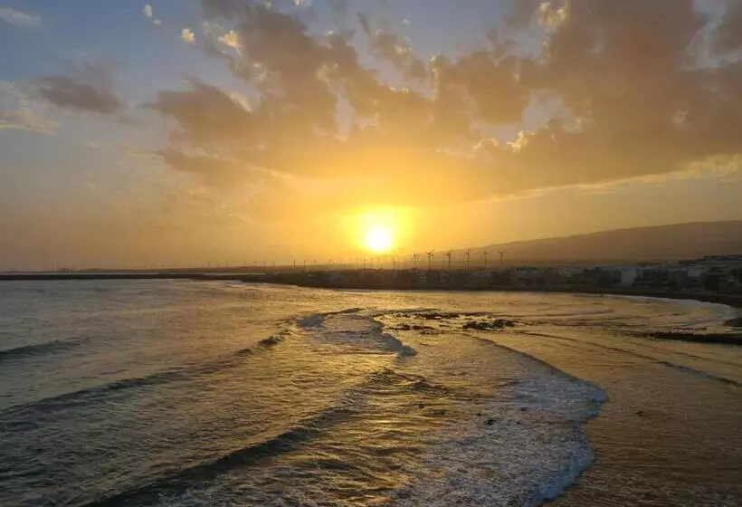 Arinaga Arena Y Mar Beach