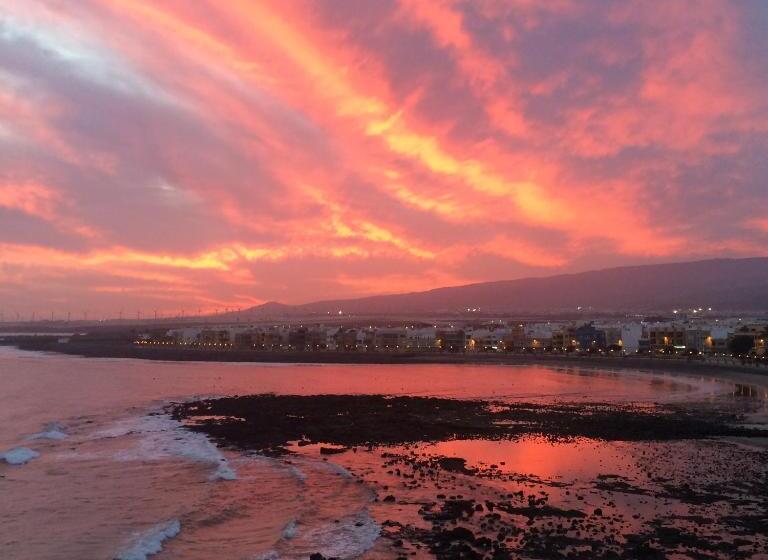 Arinaga Arena Y Mar Beach