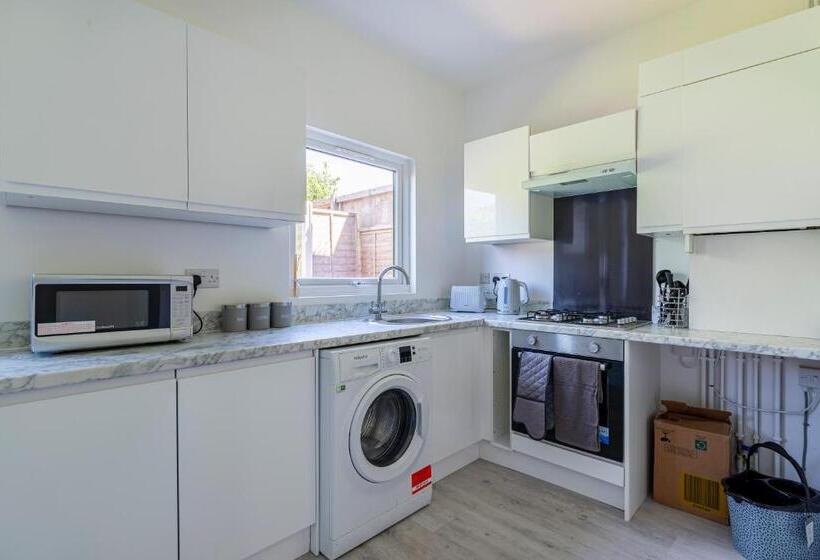 Spacious 3br House Near Southend Pier