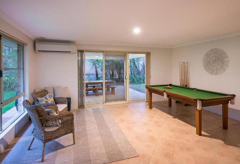 Beach & Trees, Beachfront Siesta Park