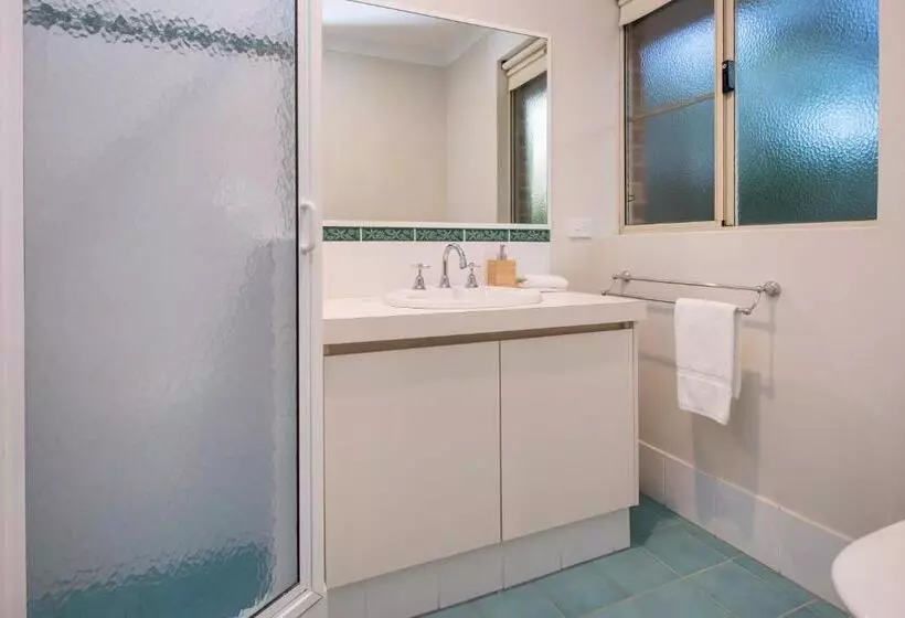 Beach & Trees, Beachfront Siesta Park