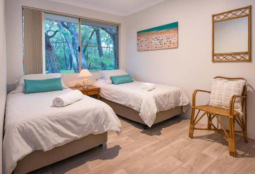 Beach & Trees, Beachfront Siesta Park