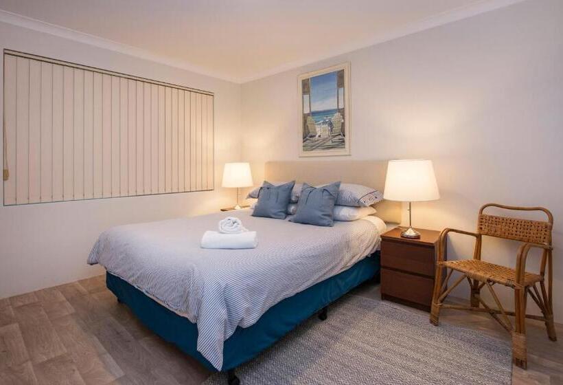 Beach & Trees, Beachfront Siesta Park