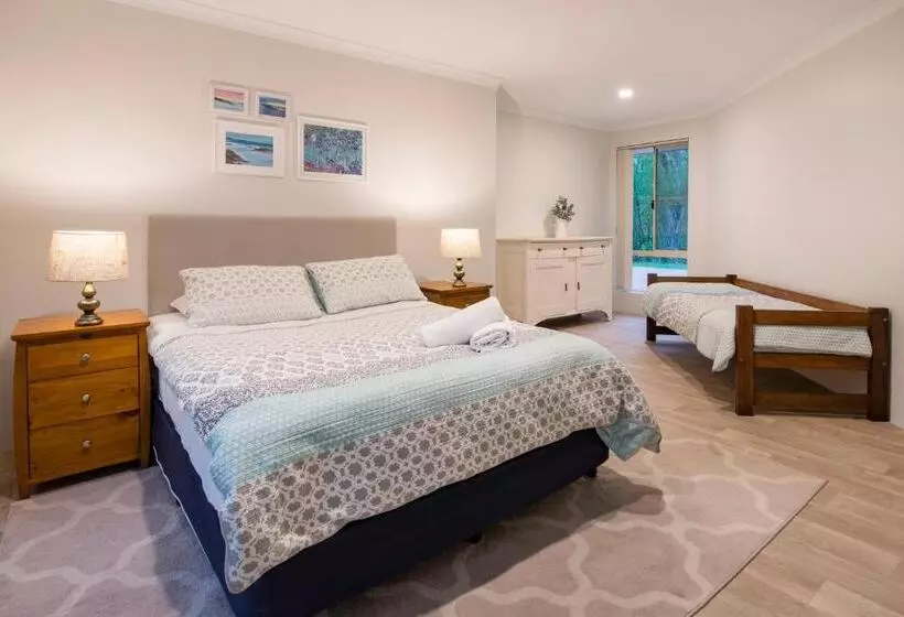 Beach & Trees, Beachfront Siesta Park