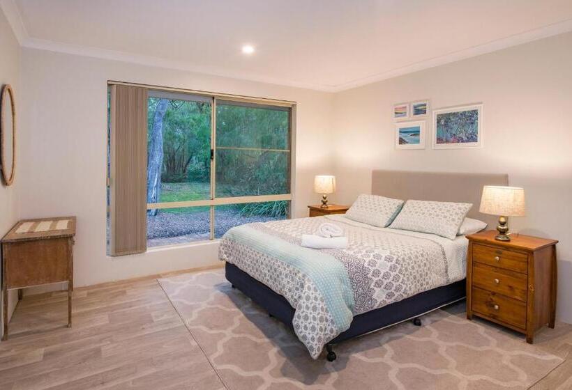 Beach & Trees, Beachfront Siesta Park