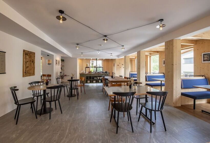 هتل Flem Mountain Lodge