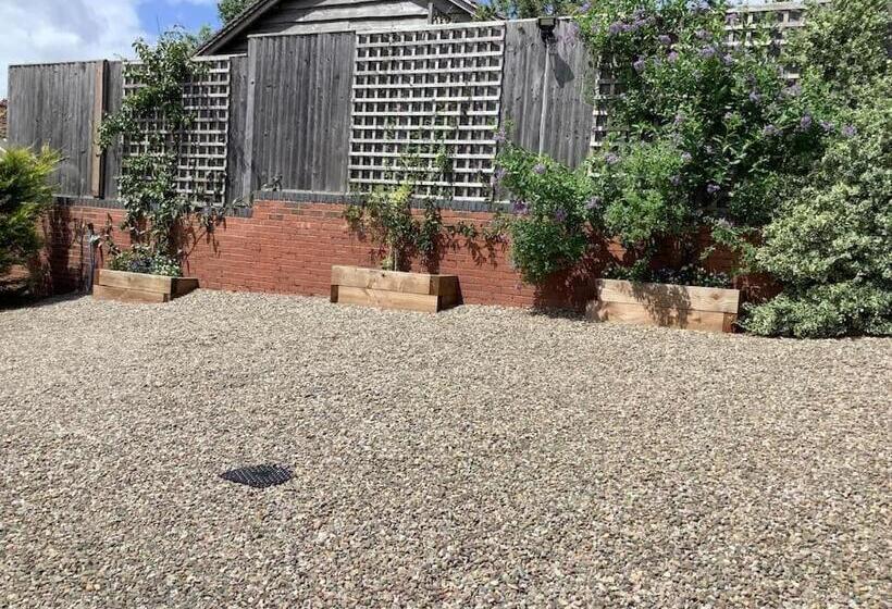 Woodcutters Barn, Overlooking Ledbury & Malvern Hills