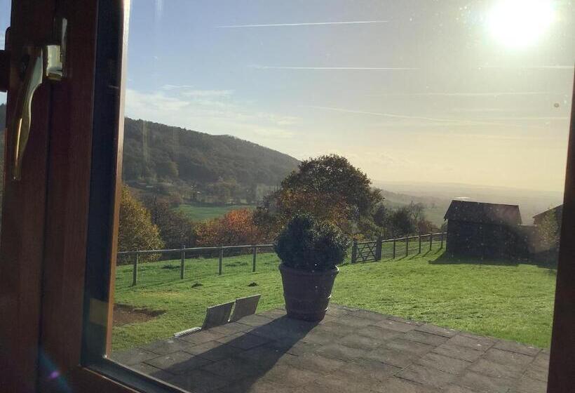Woodcutters Barn, Overlooking Ledbury & Malvern Hills
