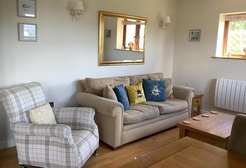 Woodcutters Barn, Overlooking Ledbury & Malvern Hills