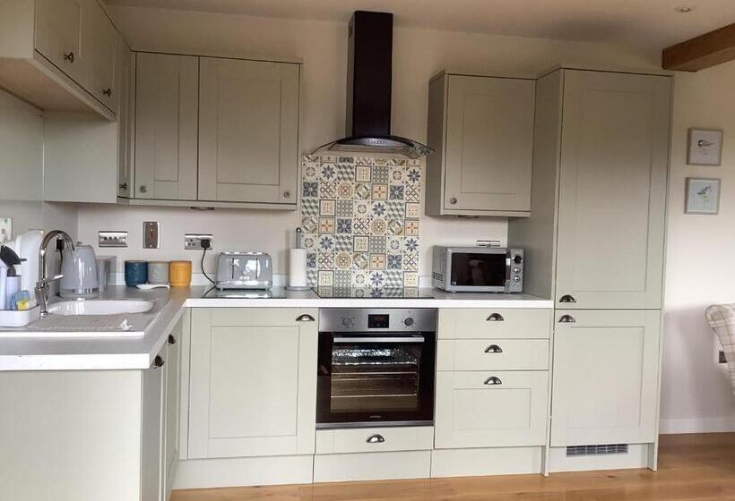 Woodcutters Barn, Overlooking Ledbury & Malvern Hills