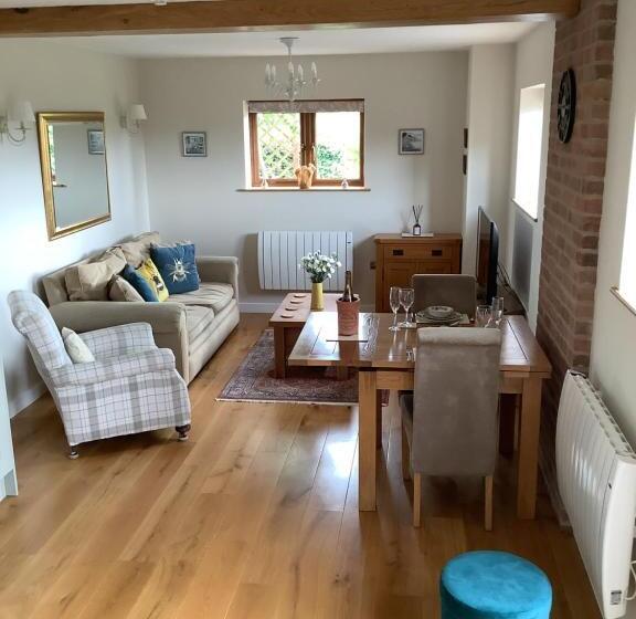 Woodcutters Barn, Overlooking Ledbury & Malvern Hills