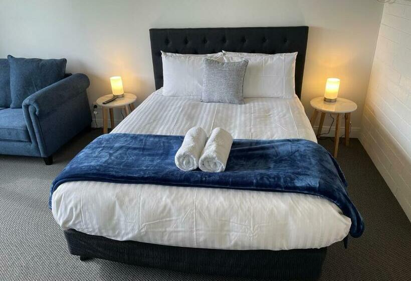 Happy Wanderer Motel Lake Boga On The Lake With Lake Views