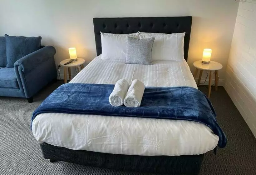 Happy Wanderer Motel Lake Boga On The Lake With Lake Views