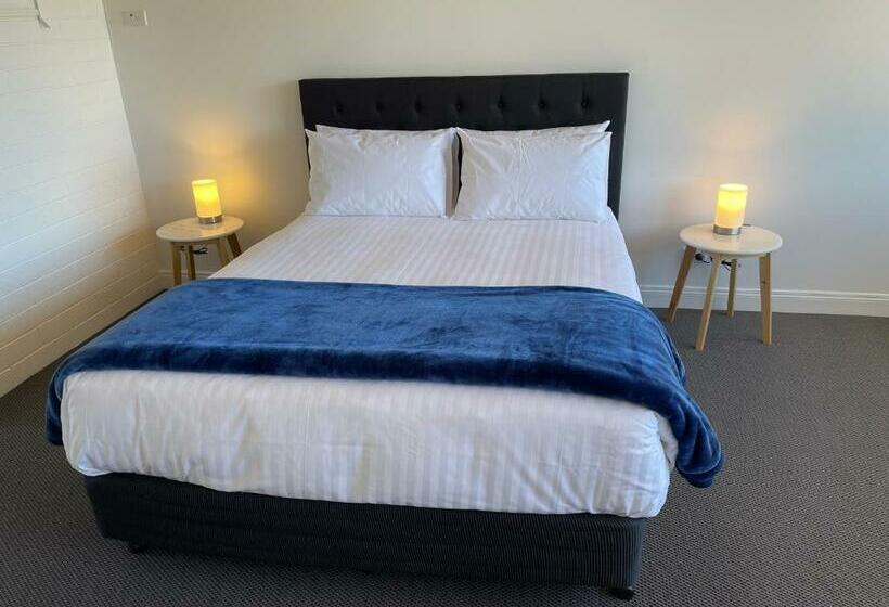 Happy Wanderer Motel Lake Boga On The Lake With Lake Views