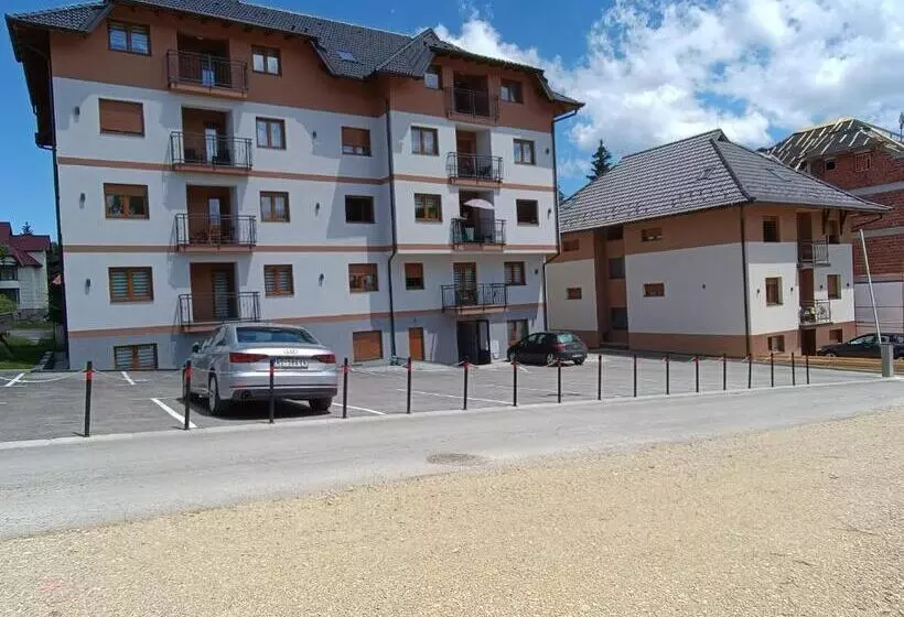 Apartman Lola