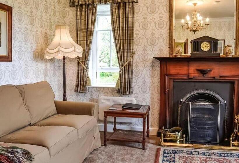 Beautiful Traditional Secluded Country Cottage