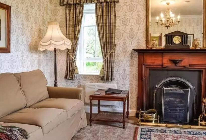 Beautiful Traditional Secluded Country Cottage