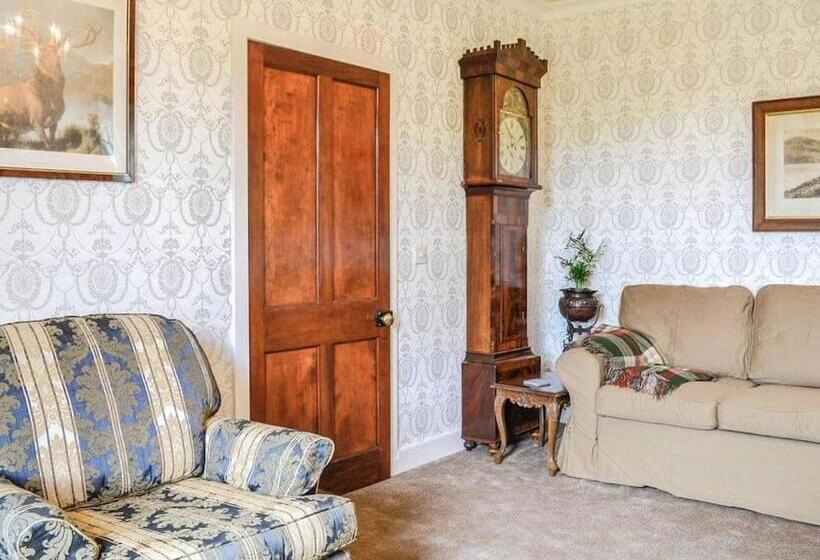 Beautiful Traditional Secluded Country Cottage