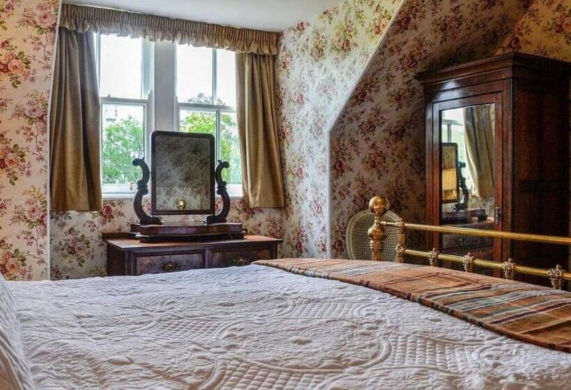 Beautiful Traditional Secluded Country Cottage